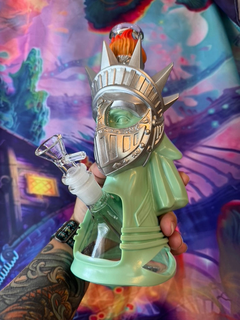 Bong-Lady Liberty Glass Hybrid Water Pipe – Torch & Crown Design Patriotic Collectible